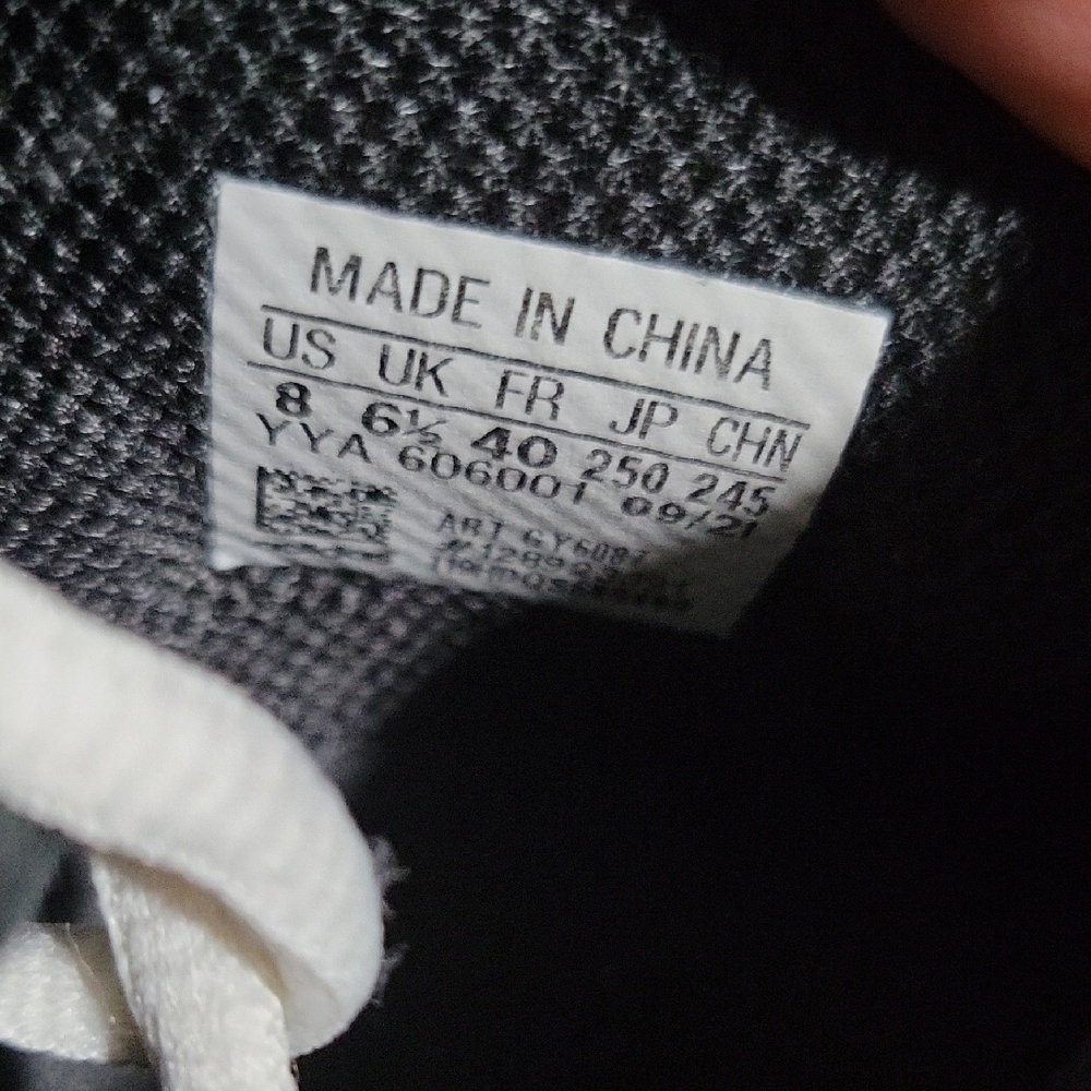 Adidas by Stella McCartney Black and White Ultraboost 22 Sneakers Size 8 EUC - Picture 3 of 4